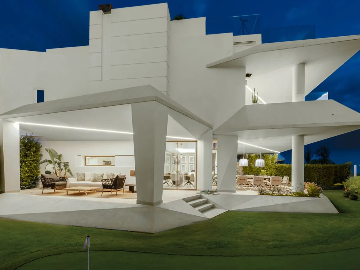 4 Bedroom Semi-Detached House in Nueva Andalucía