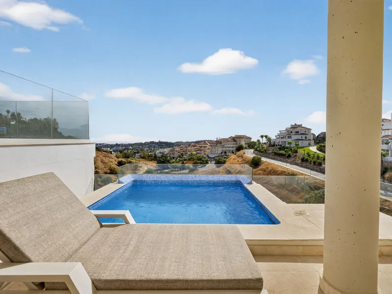 2 Bedroom Middle Floor Apartment in Nueva Andalucía