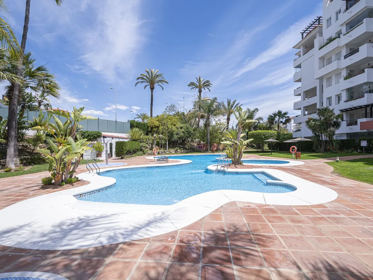 2 Bedroom Middle Floor Apartment in Puerto Banús