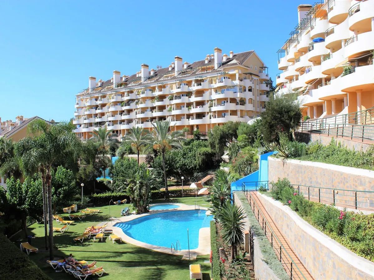 2 Bedroom Middle Floor Apartment in Nueva Andalucía