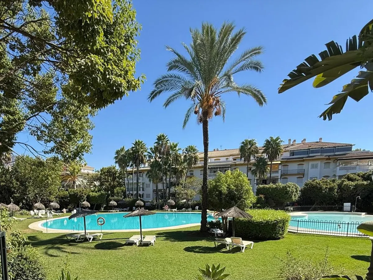 2 Bedroom Middle Floor Apartment in Nueva Andalucía