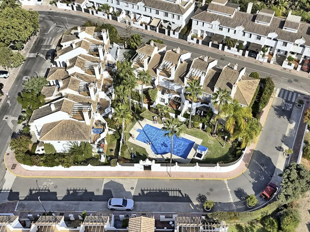 6 Bedroom Townhouse in Nueva Andalucía