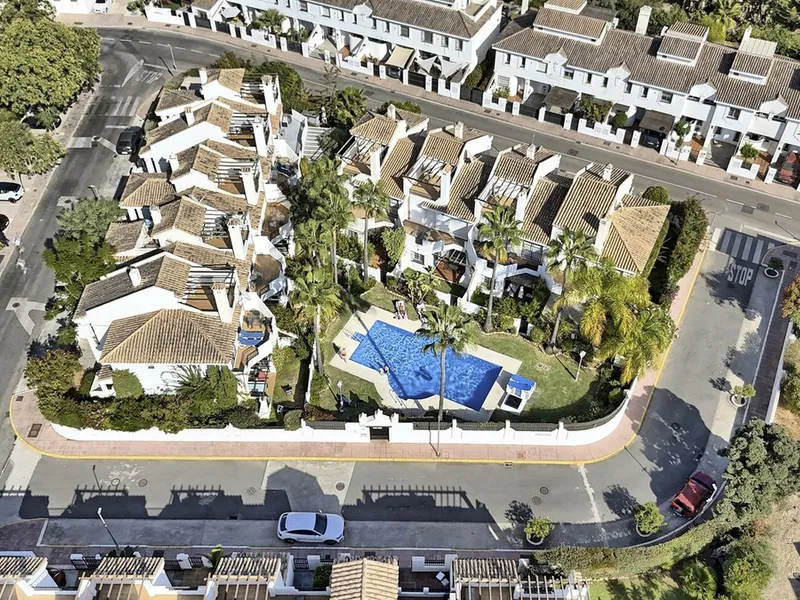 6 Bedroom Townhouse in Nueva Andalucía