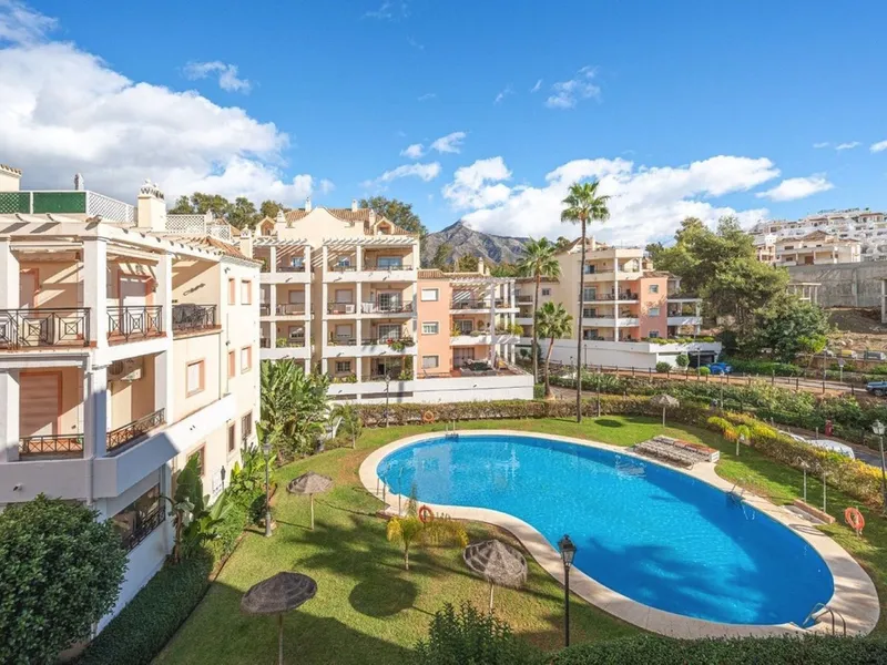 2 Bedroom Middle Floor Apartment in Nueva Andalucía