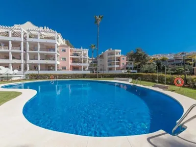 2 Bedroom Middle Floor Apartment in Nueva Andalucía