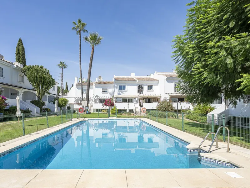 4 Bedroom Semi-Detached House in Nueva Andalucía