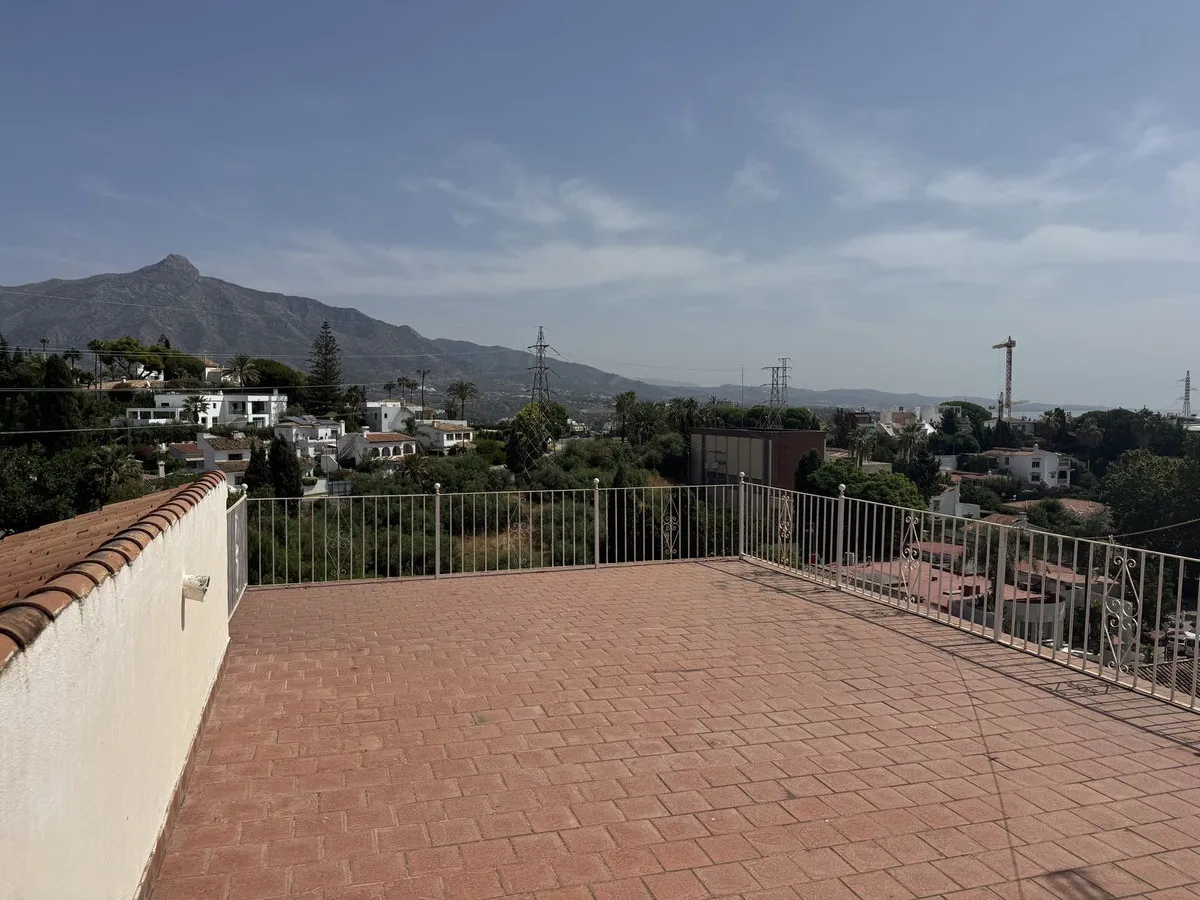 6 Bedroom Detached Villa in Nueva Andalucía