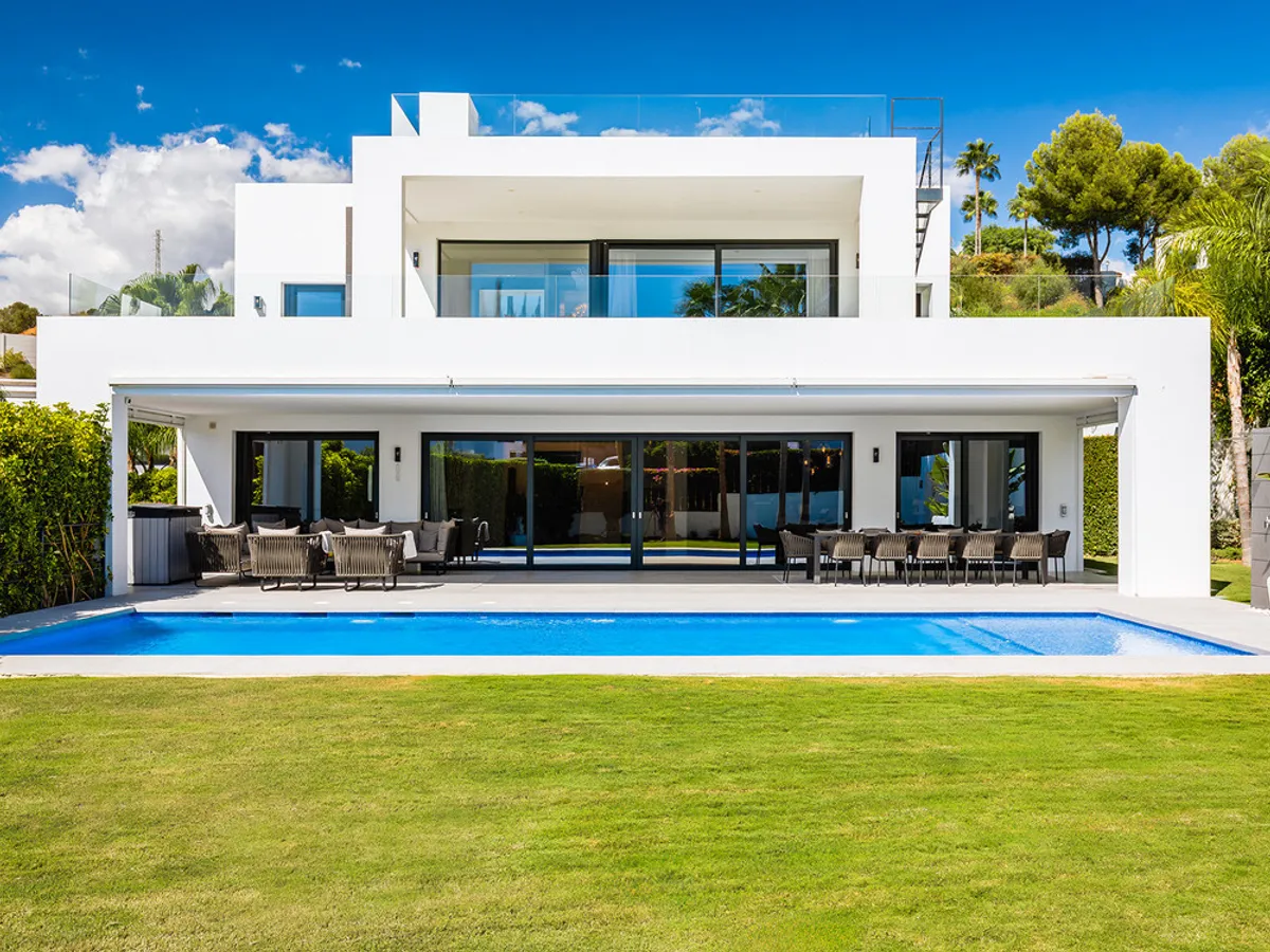 7 Bedroom Detached Villa in Nueva Andalucía