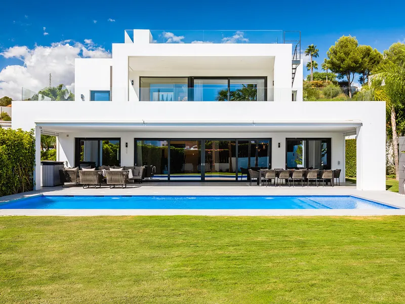 7 Bedroom Detached Villa in Nueva Andalucía