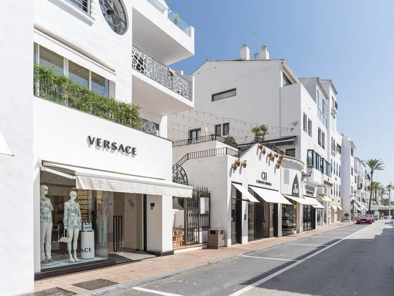 2 Bedroom Middle Floor Apartment in Puerto Banús