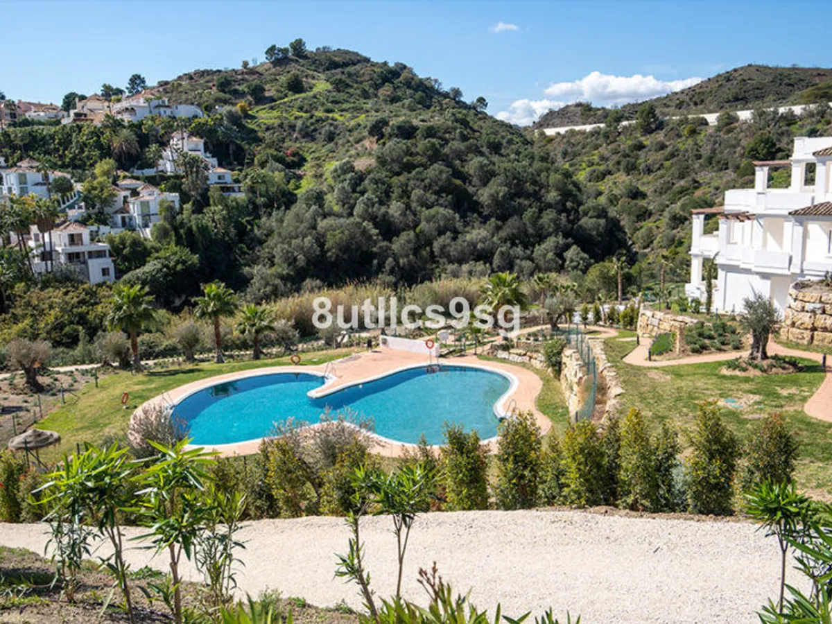 2 Bedroom Middle Floor Apartment in Nueva Andalucía