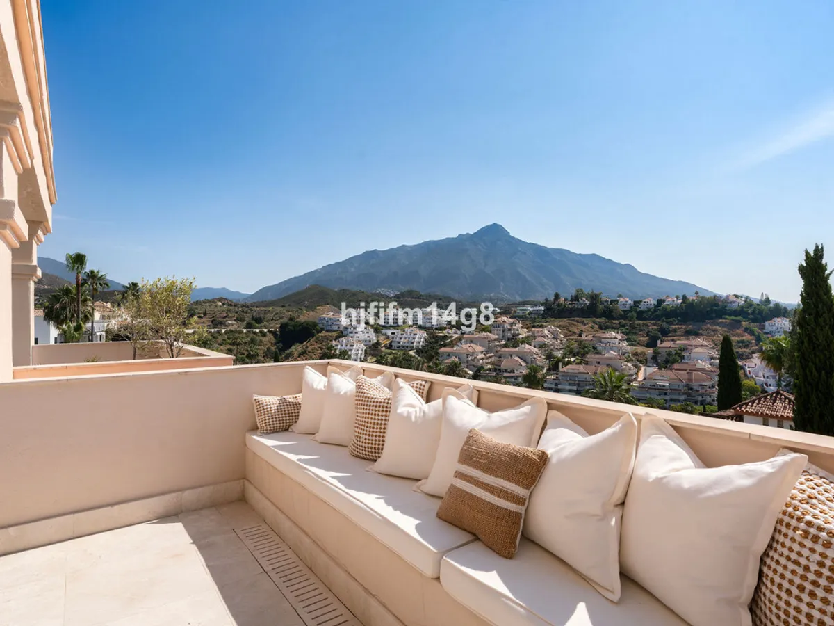 3 Bedroom Middle Floor Apartment in Nueva Andalucía