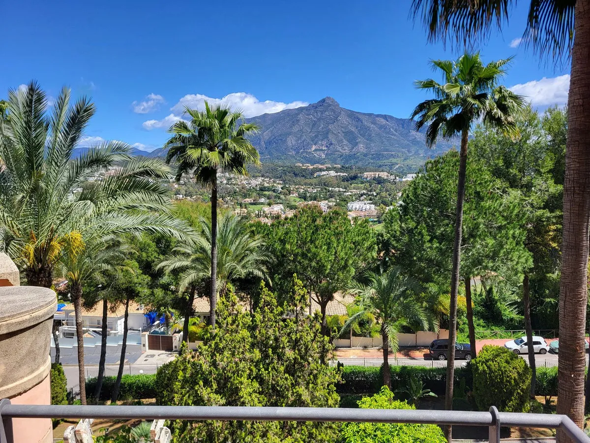 2 Bedroom Middle Floor Apartment in Nueva Andalucía