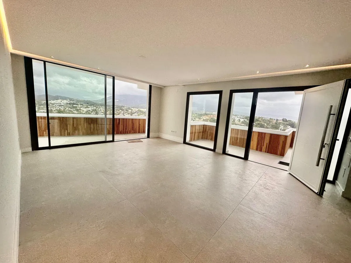 2 Bedroom Penthouse in Nueva Andalucía