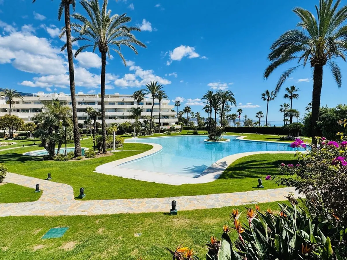 3 Bedroom Middle Floor Apartment in Puerto Banús