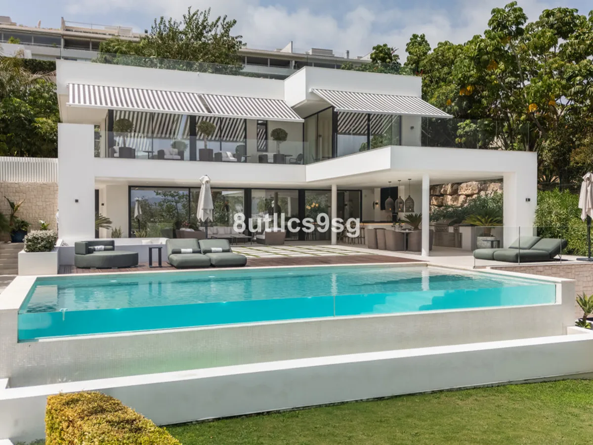 5 Bedroom Detached Villa in Nueva Andalucía