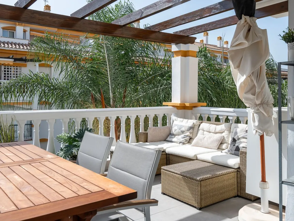2 Bedroom Top Floor Apartment in Nueva Andalucía