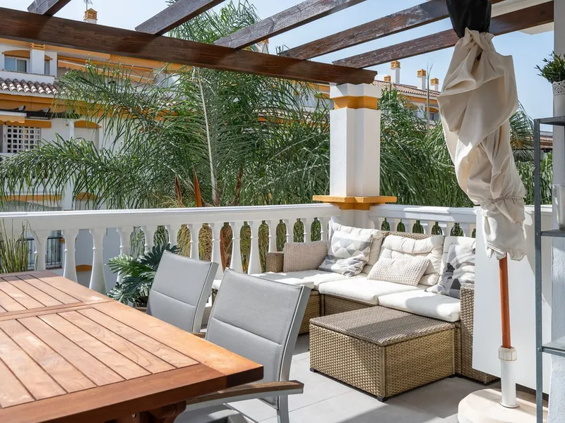 2 Bedroom Top Floor Apartment in Nueva Andalucía