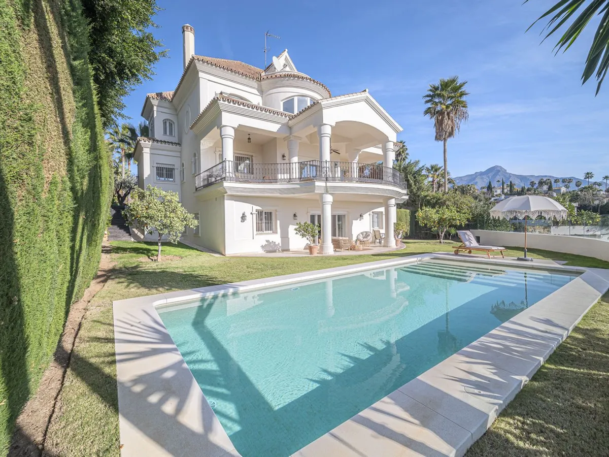 7 Bedroom Detached Villa in Nueva Andalucía