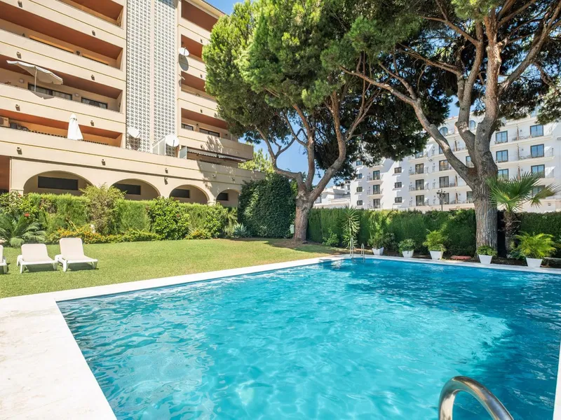 2 Bedroom Middle Floor Apartment in Nueva Andalucía