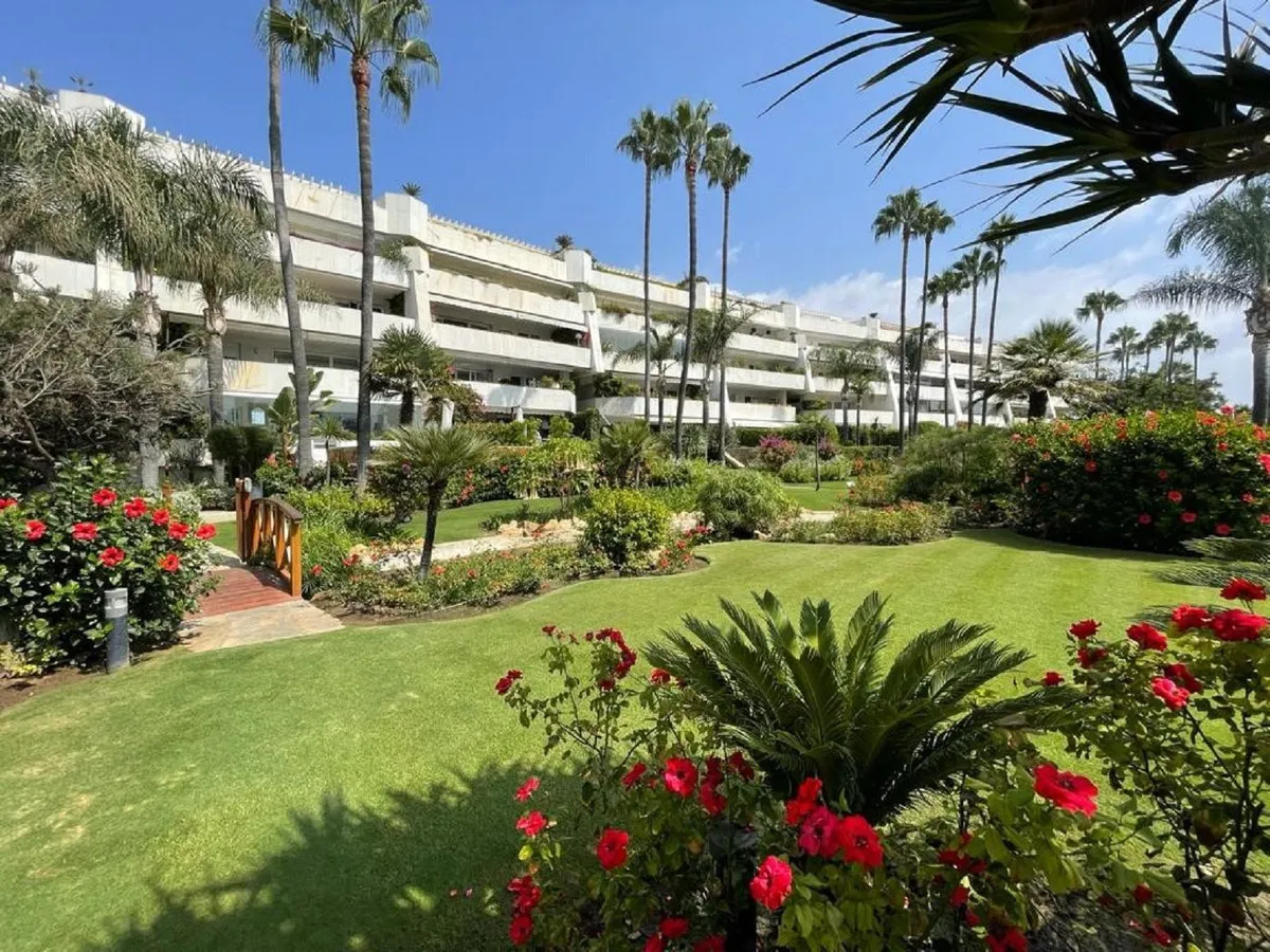 3 Bedroom Middle Floor Apartment in Puerto Banús