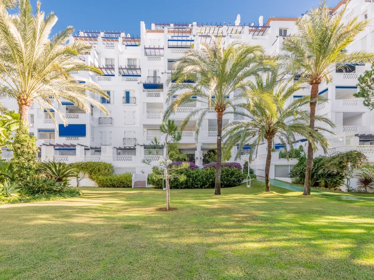 2 Bedroom Middle Floor Apartment in Puerto Banús