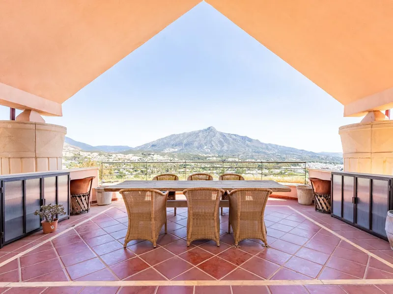 5 Bedroom Penthouse in Nueva Andalucía