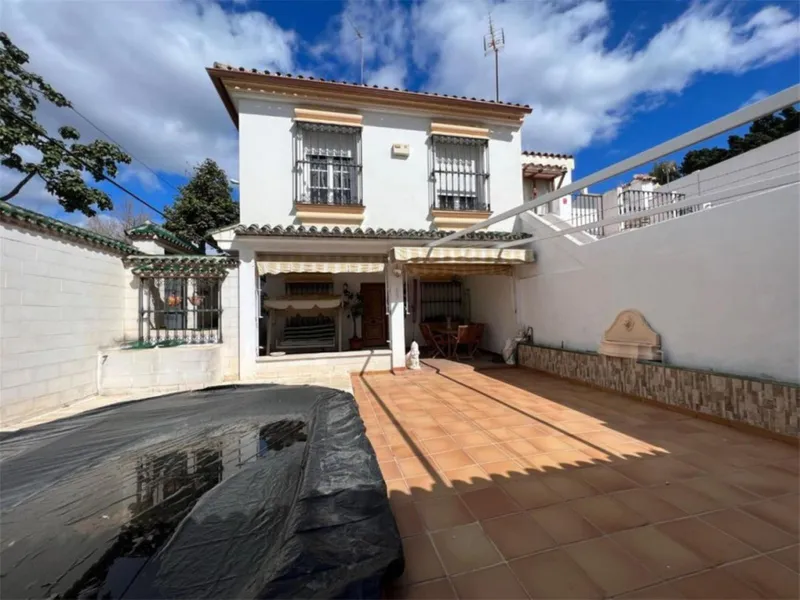 4 Bedroom Semi-Detached House in Nueva Andalucía