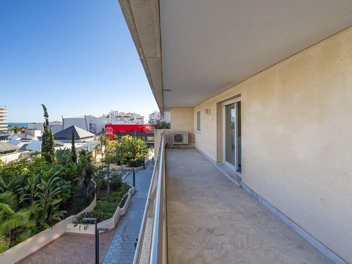 2 Bedroom Middle Floor Apartment in Puerto Banús