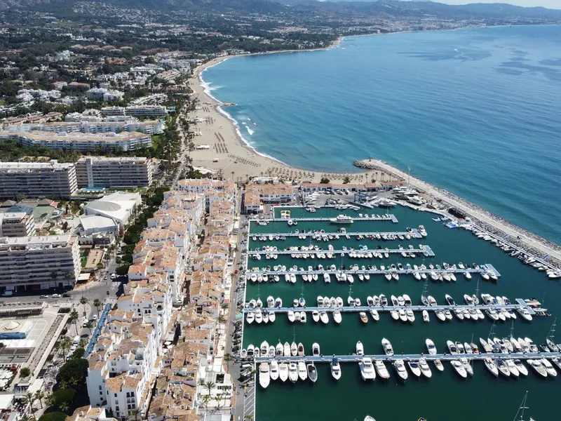3 Bedroom Middle Floor Apartment in Puerto Banús