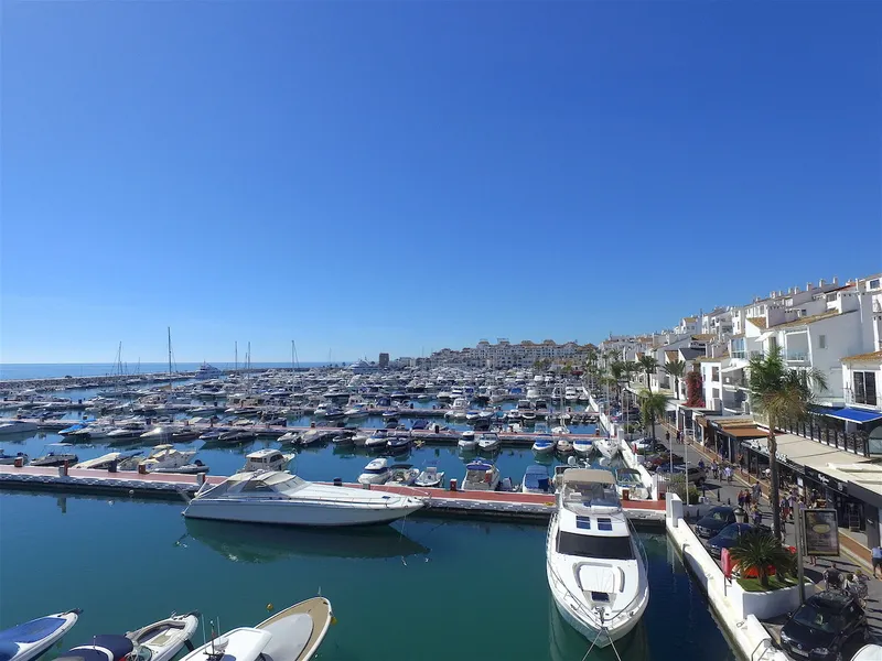 2 Bedroom Middle Floor Apartment in Puerto Banús
