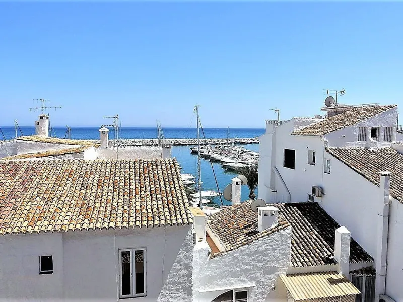 2 Bedroom Middle Floor Apartment in Puerto Banús