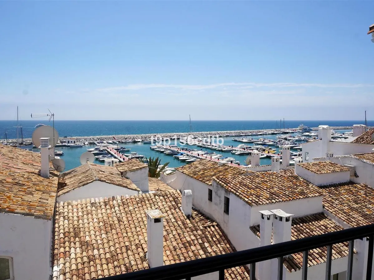 3 Bedroom Middle Floor Apartment in Puerto Banús