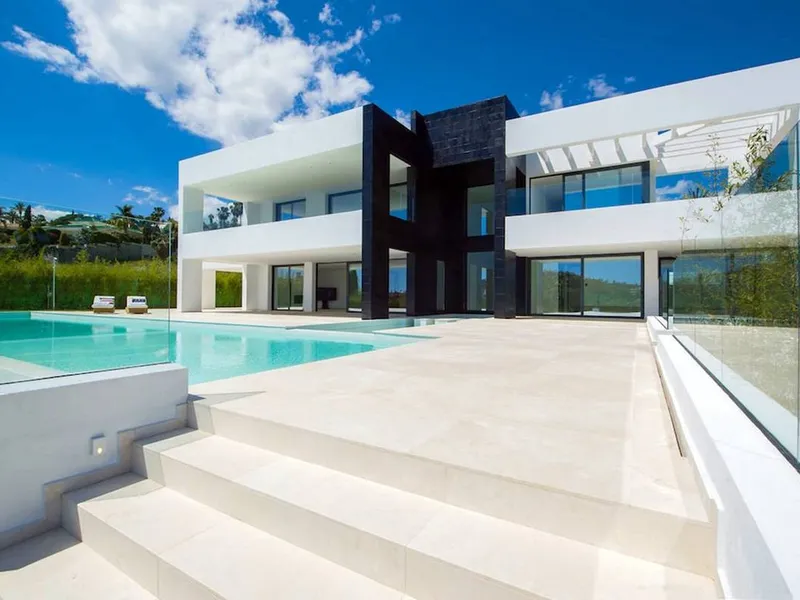 5 Bedroom Detached Villa in Nueva Andalucía