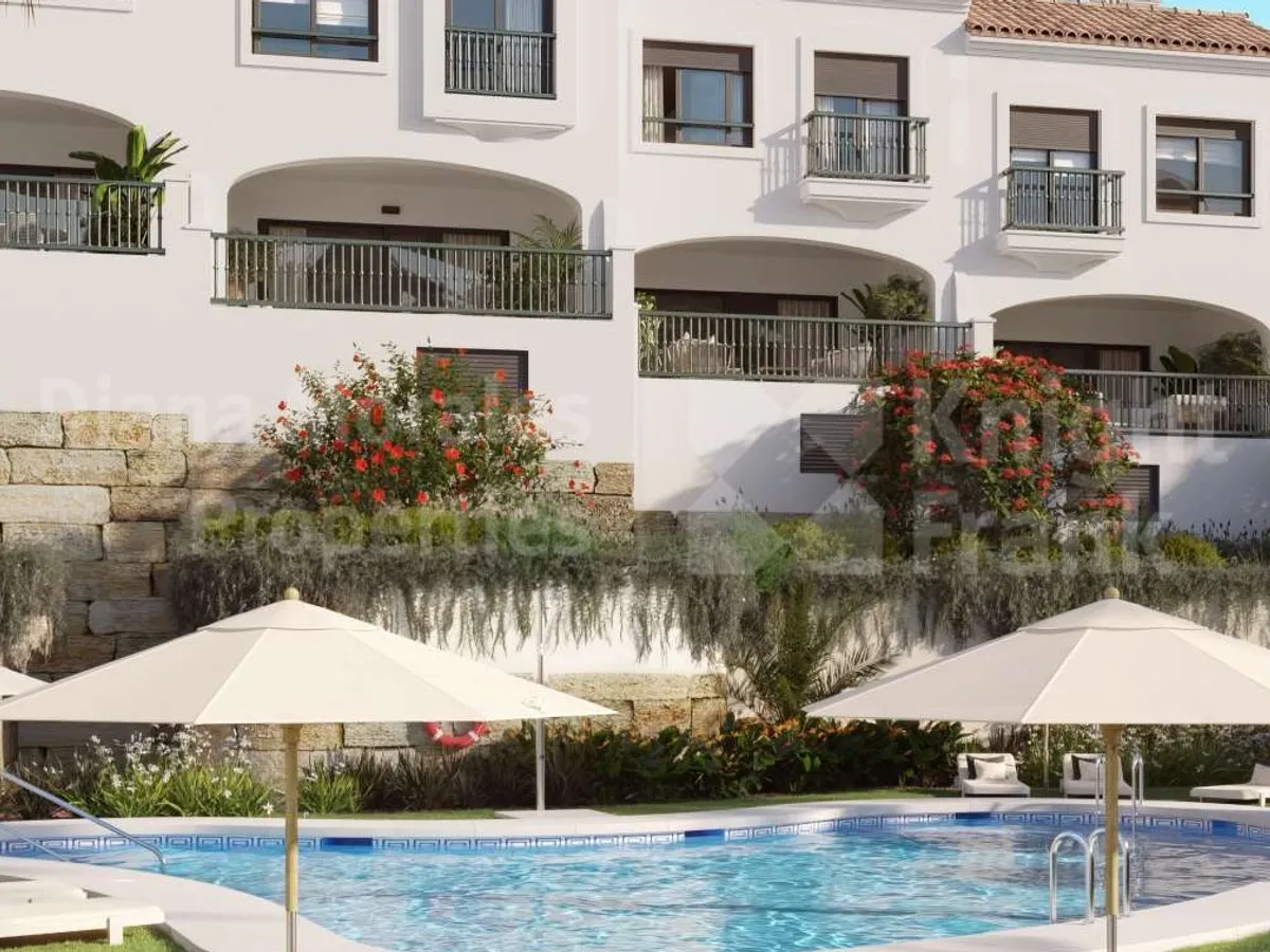 Estepona West, Renovated townhouse in a frontline golf setting in western Estepona