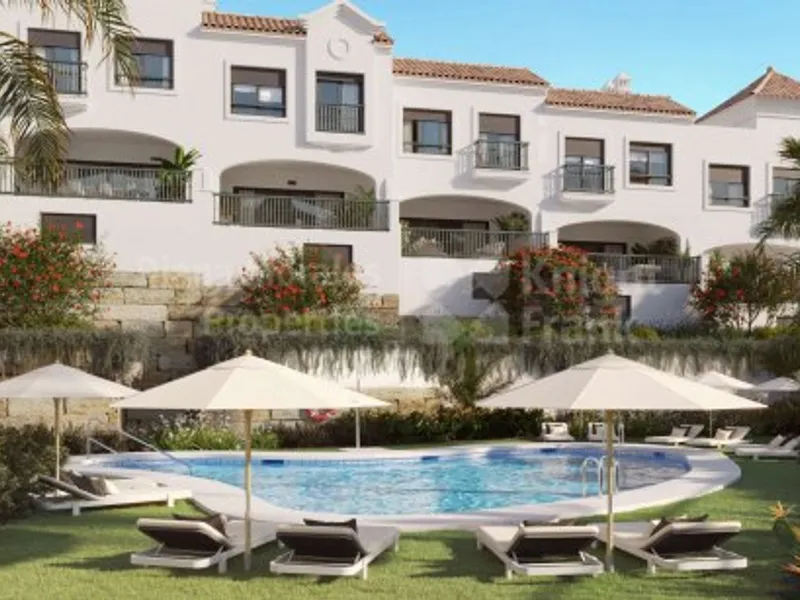Estepona West, Renovated townhouse in a frontline golf setting in western Estepona