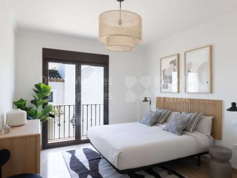 Estepona West, Renovated townhouse in a frontline golf setting in western Estepona