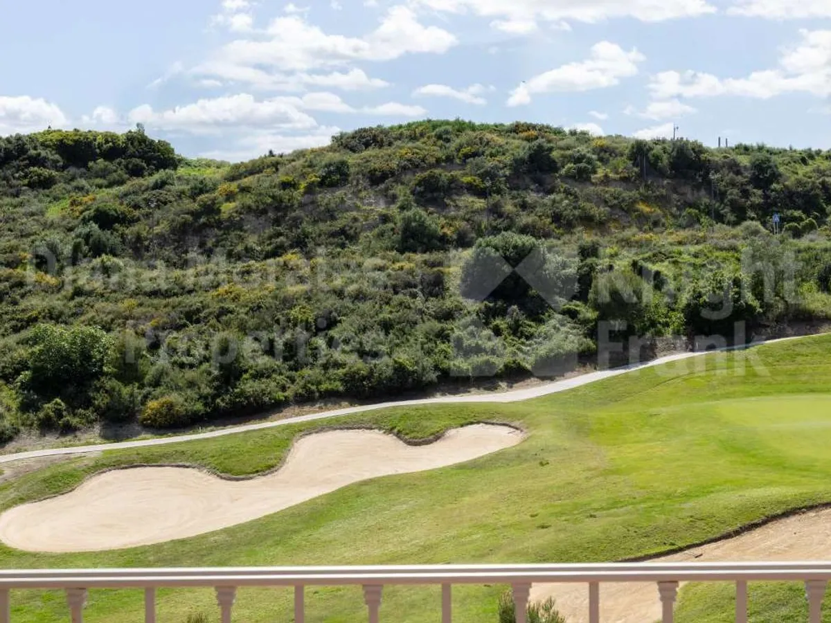 Estepona West, Completely renovated 3-bedroom townhouse in a frontline golf setting