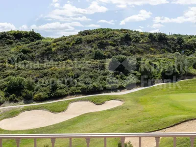 Estepona West, Completely renovated 3-bedroom townhouse in a frontline golf setting