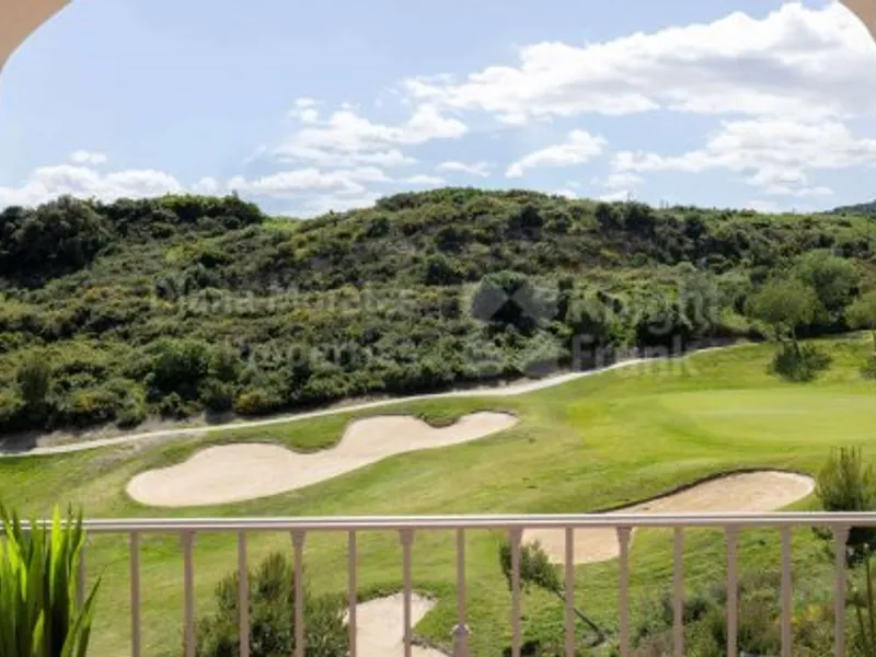 Estepona West, Completely renovated 3-bedroom townhouse in a frontline golf setting