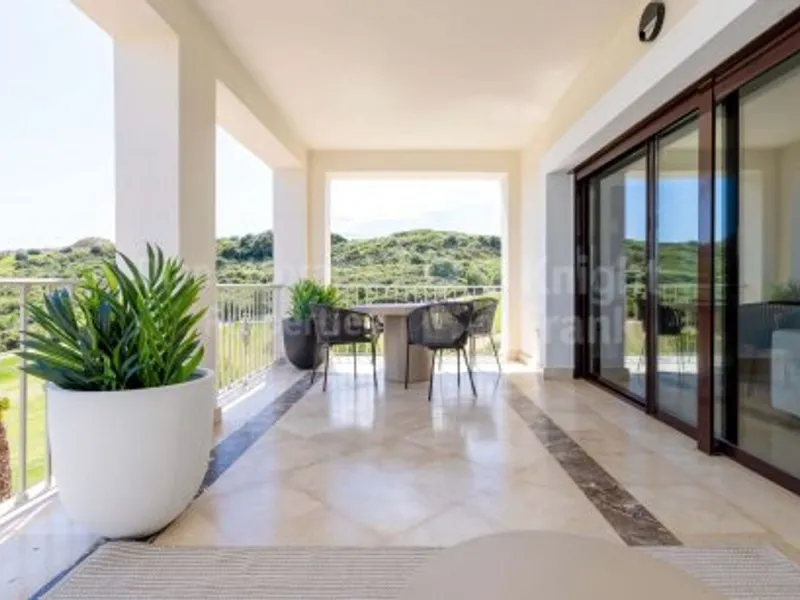 Estepona West, Completely renovated 3-bedroom townhouse in a frontline golf setting