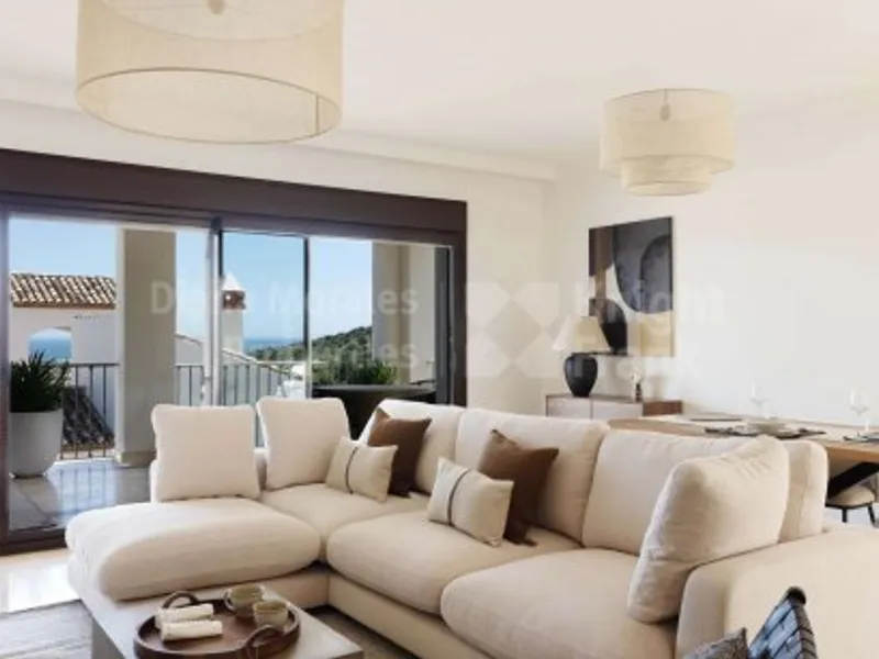 Estepona West, Completely renovated 3-bedroom townhouse in a frontline golf setting