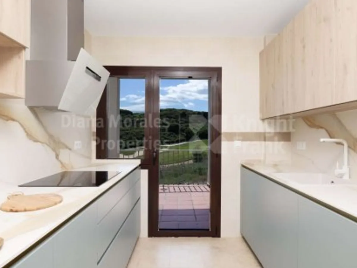 Estepona West, Completely renovated 3-bedroom townhouse in a frontline golf setting