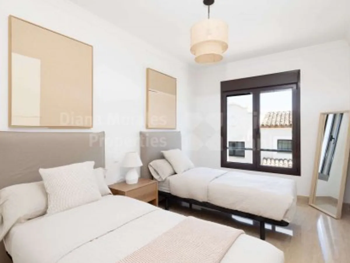 Estepona West, Completely renovated 3-bedroom townhouse in a frontline golf setting