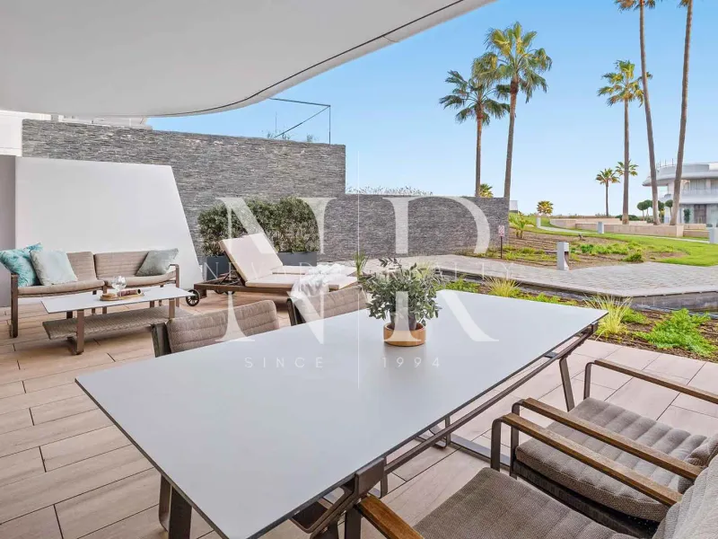 Beachfront apartment for sale in The Edge, Estepona