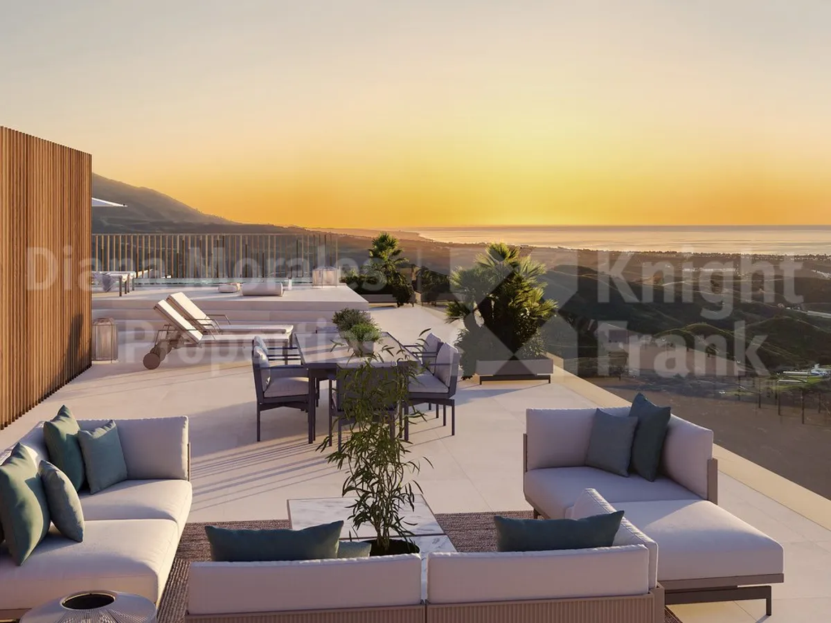 First-floor three-bedroom apartment with sea views in Real de la Quinta