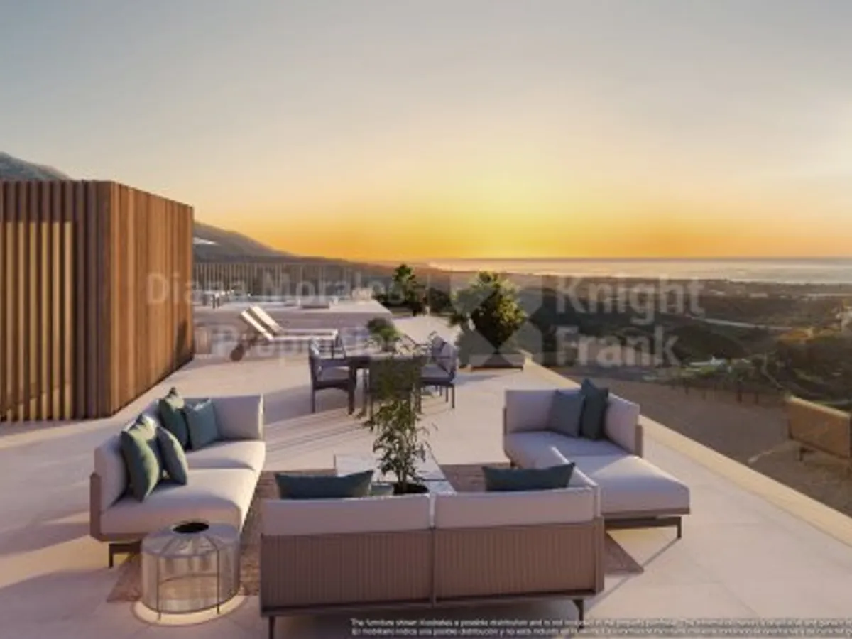 First-floor three-bedroom apartment with sea views in Real de la Quinta