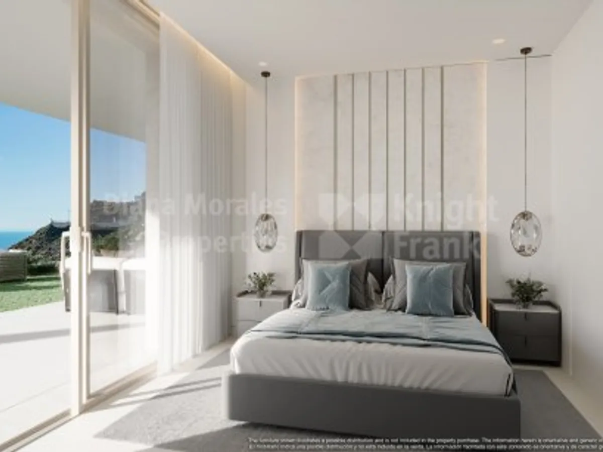 First-floor three-bedroom apartment with sea views in Real de la Quinta