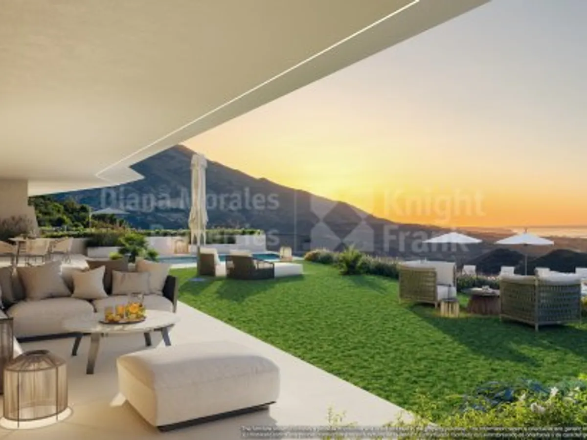 First-floor three-bedroom apartment with sea views in Real de la Quinta