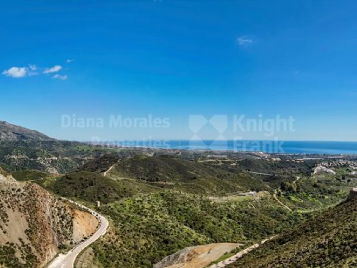 First-floor three-bedroom apartment with sea views in Real de la Quinta